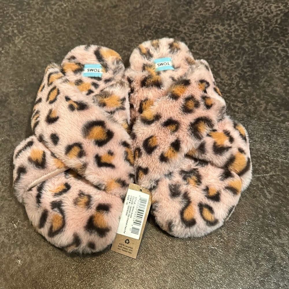 Toms Susie Slipper—pink furry leopard